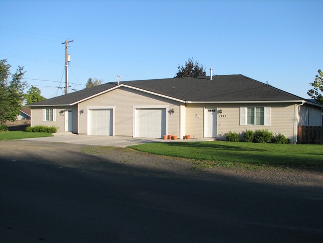 Primary Photo - 1719 Whitman St