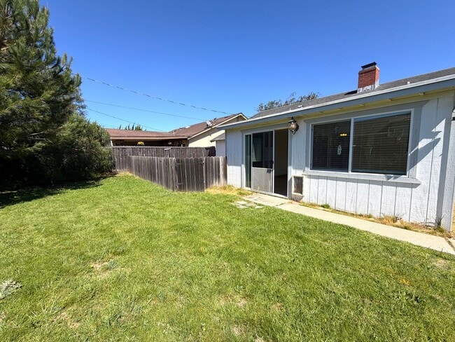 Building Photo - Desirable South East Three Bedroom Home