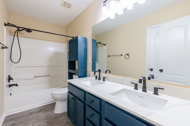 Building Photo - 3 Bed/2 Bath Townhouse in Douglasville!