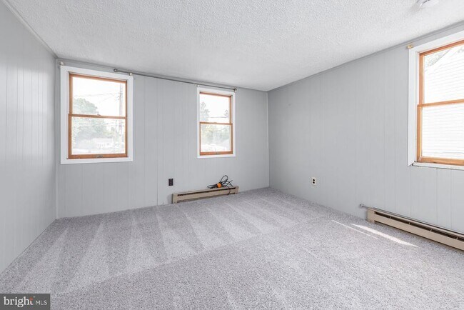 Building Photo - 114 E Millbrooke Ave