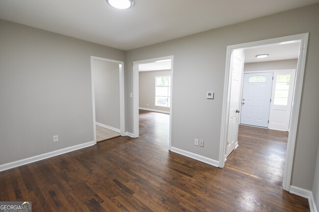 Building Photo - 2689 Collier Dr NW