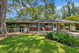 Building Photo - Stunning 3 Bedroom 2 Bathroom Mid-Century ...