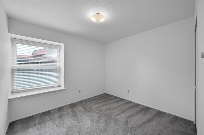 Building Photo - 2303 Whitelake Dr