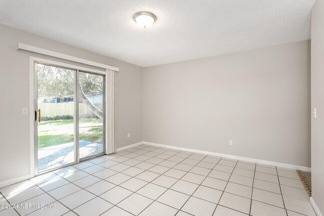 Building Photo - 2065 Chelwood Ct