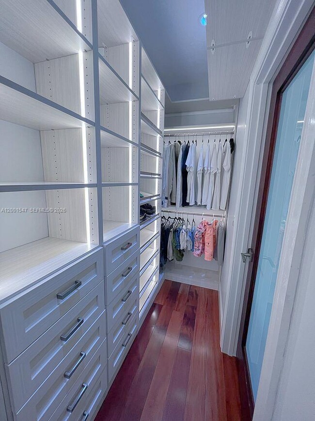 Building Photo - 13300 Biscayne Bay Terrace