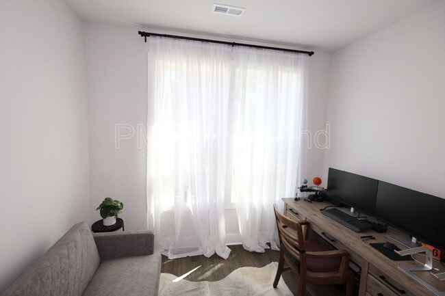 Building Photo - 1500 W Moore St