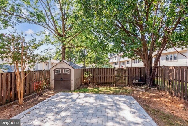 Building Photo - 2772 Knollside Ln