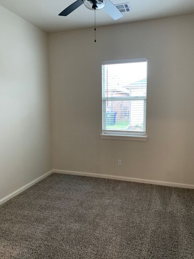 Building Photo - 3 bedroom, 3 bathroom, 2 car garage with a study in Gated Neighborhood