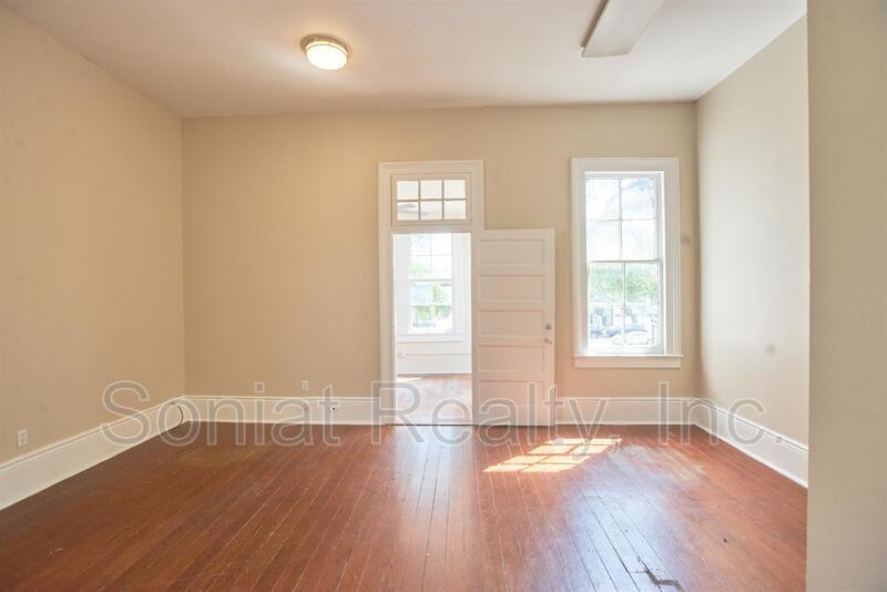 livingroom - 4151 Canal St