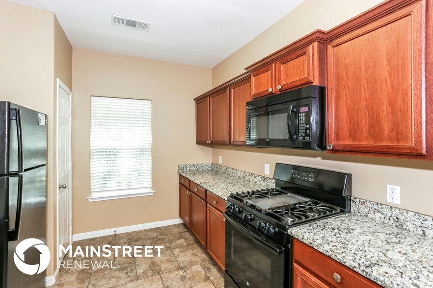 Building Photo - 628 Lazy Crest Dr