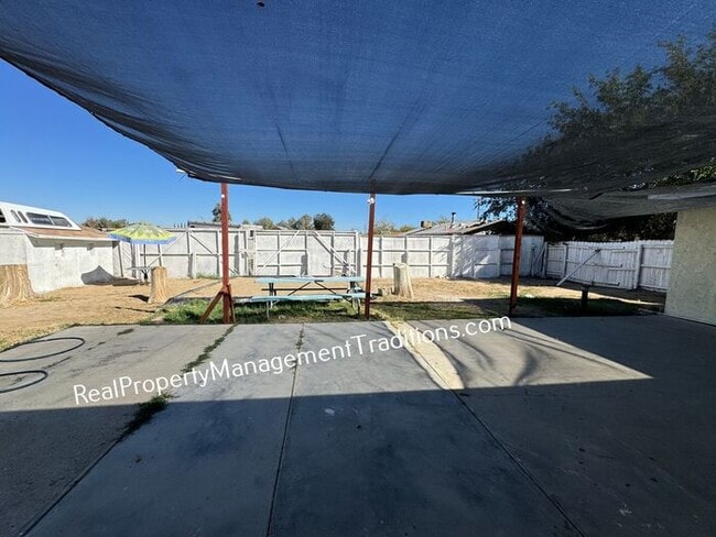 Building Photo - Cozy single story