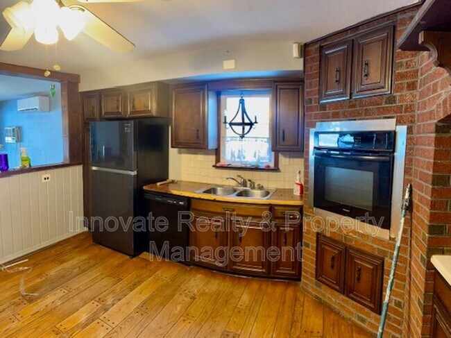 Building Photo - 1126 Sunset Ln