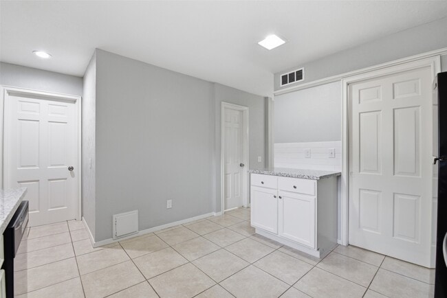 Building Photo - 4702 N Cashel Cir