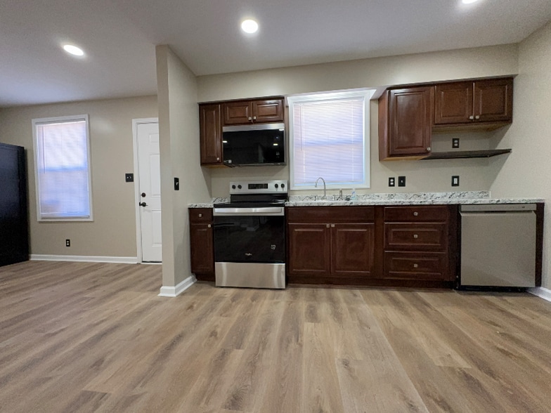 Building Photo - 2741 Jones Ave