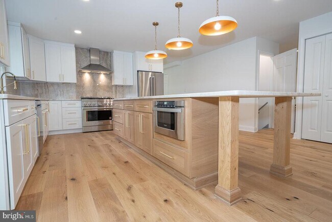 Building Photo - 4103 Laurel Dr