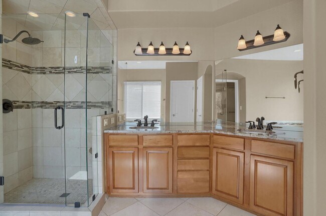 Building Photo - Beautiful Ranch Style Home in District 20-...