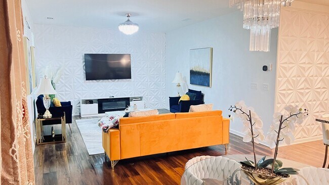 Building Photo - Stunning 4BR House + Office, in Charlotte