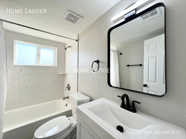 Building Photo - 415 S Lesueur-