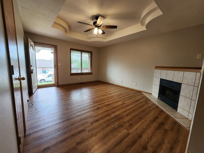 Building Photo - Spacious 2-Bedroom, 2-Bathroom Home AVAILABLE NOW!!