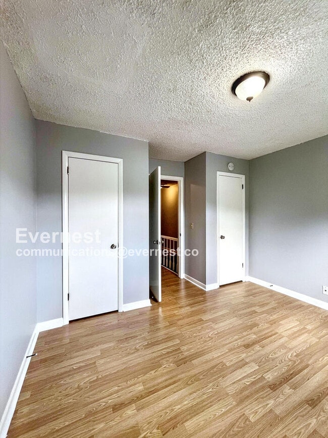 Building Photo - 5600 Country Dr