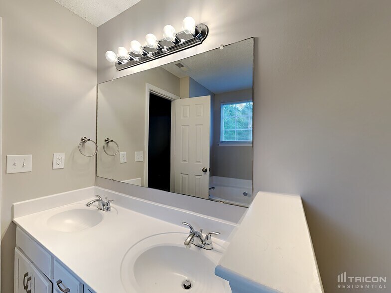 Building Photo - 6303 Pensfold Dr