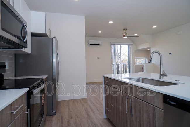 Building Photo - 4614 N Iota Ln