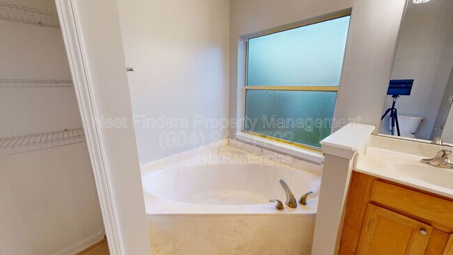 Building Photo - 2202 S Cranbrook Ave