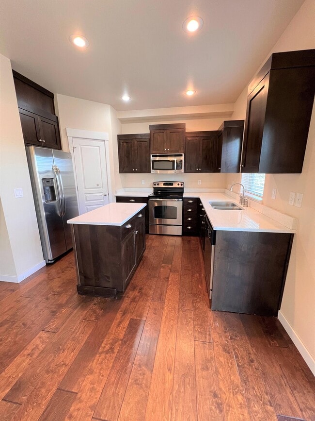 Building Photo - 8861 W Pine Valley Ln