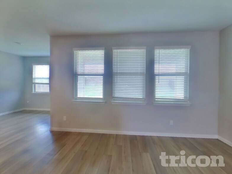Building Photo - 235 Jenkinson Dr