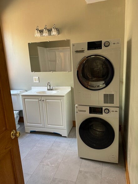 Washer/dryer in unit - 504 Bellefontaine Ave
