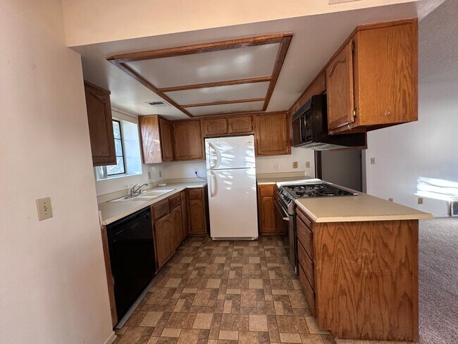 Building Photo - 2BB 2BA Condominium, Utilities Included