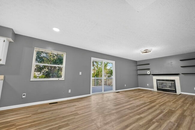 Building Photo - 8472 Kingsley Dr