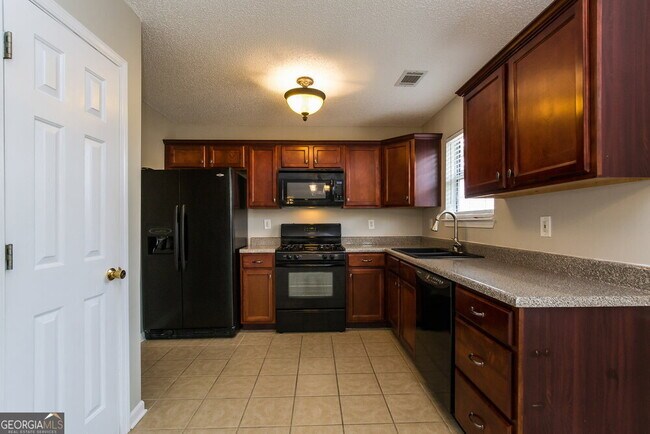 Building Photo - 3704 Lower Creek Dr