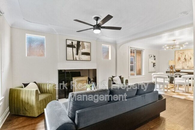 Building Photo - 2742 W Denver Pl