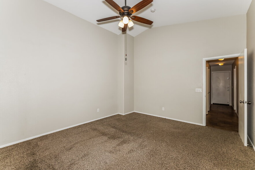 Building Photo - 11190 W Las Palmaritas Dr