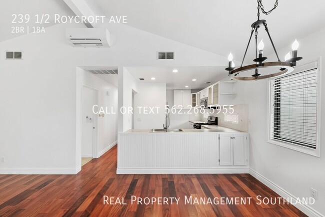 Building Photo - 239 1/2 Roycroft ave-