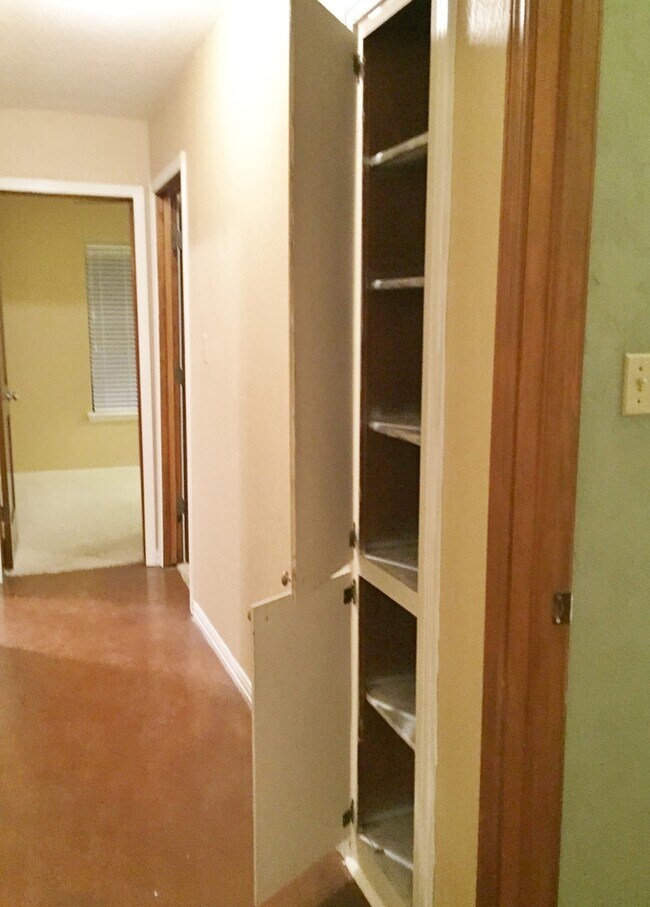 Building Photo - 3bed 2bath 2car now available