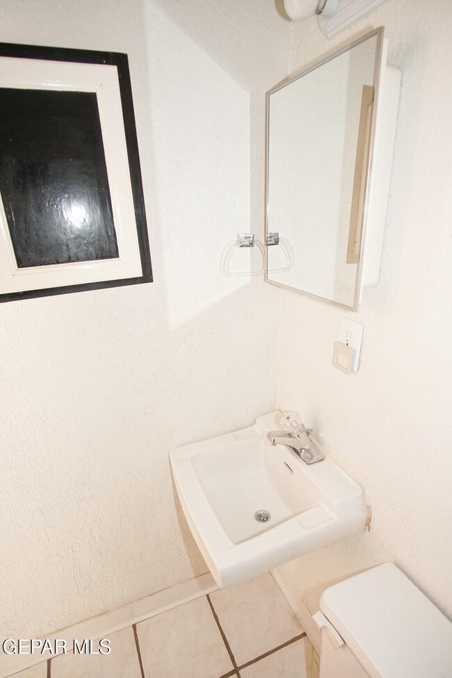 Building Photo - 219 W Rio Grande Ave