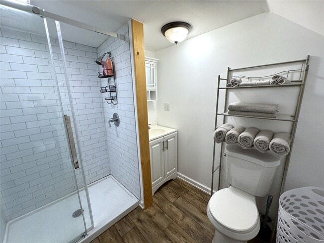 Building Photo - 112 Broad Ave