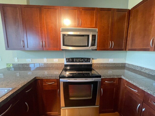 Building Photo - Stylish & Spacious 2-Bedroom Tech Center R...