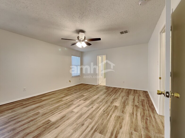 Building Photo - 7417 Marsland Ln