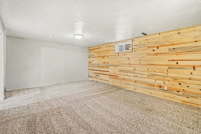 Building Photo - 6881 Fox Way