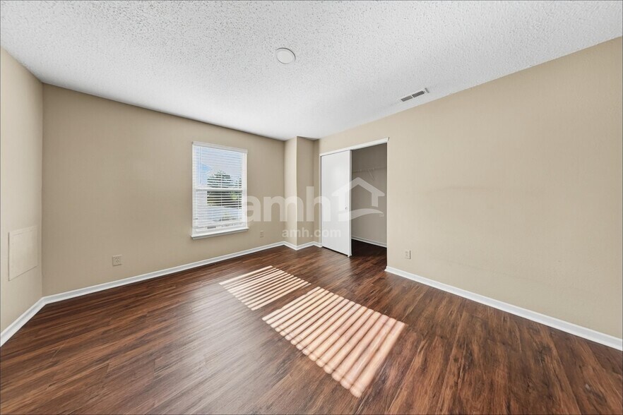 Building Photo - 8629 Blooming Grove Dr