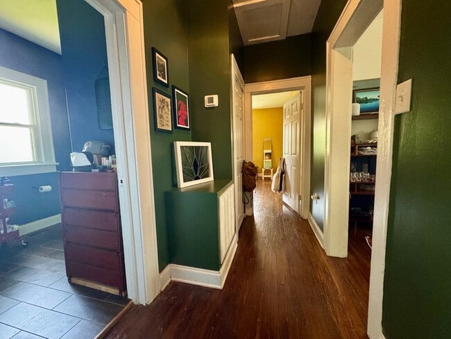 Building Photo - Renovated DTR Bungalow!