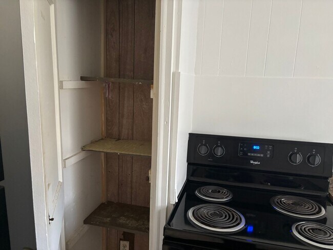 Building Photo - Peaceful Living: 2-Bed Home with Spacious Backyard