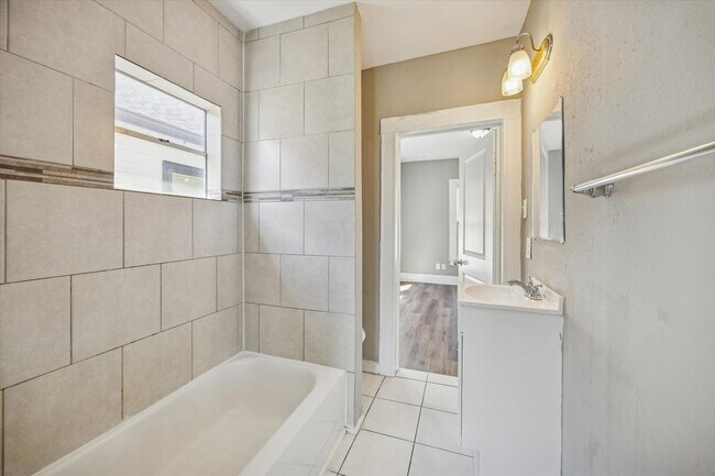 Building Photo - 1115 Bigelow St