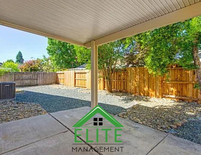 Building Photo - 3 Bed 2 Bath Live your best life in this i...