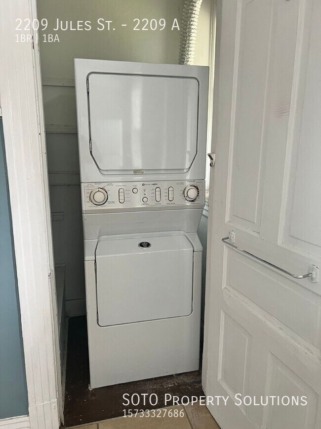 Building Photo - 2209 Jules St