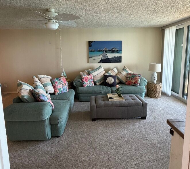 Building Photo - 9650 S Ocean Dr