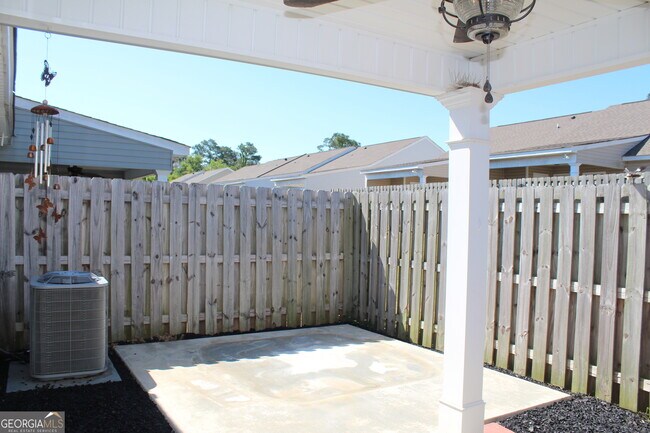 Building Photo - 425 Andover Dr